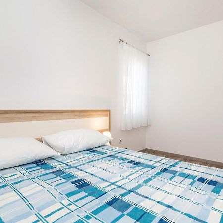 Lovely Apartment In Mandre With Wifi Bagian luar foto
