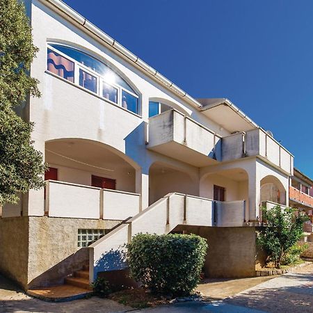 Lovely Apartment In Mandre With Wifi Bagian luar foto