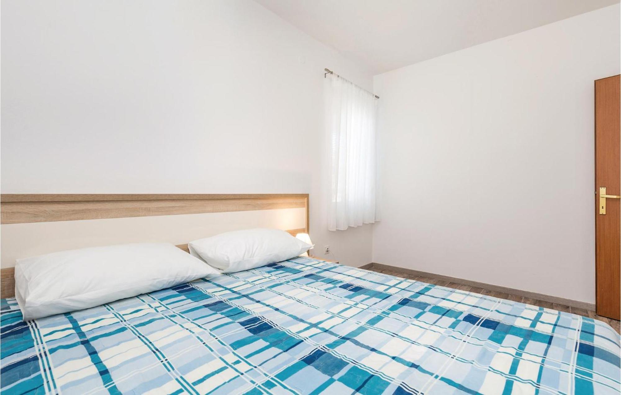 Lovely Apartment In Mandre With Wifi Bagian luar foto