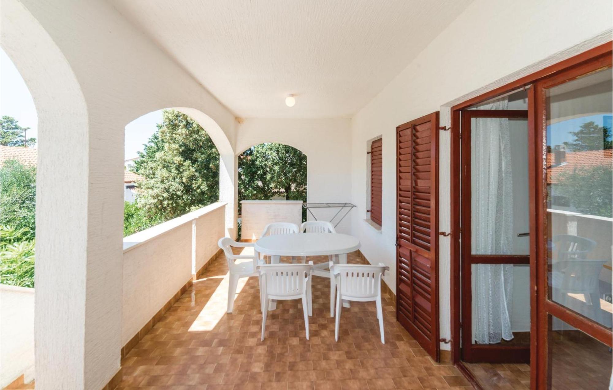 Lovely Apartment In Mandre With Wifi Bagian luar foto