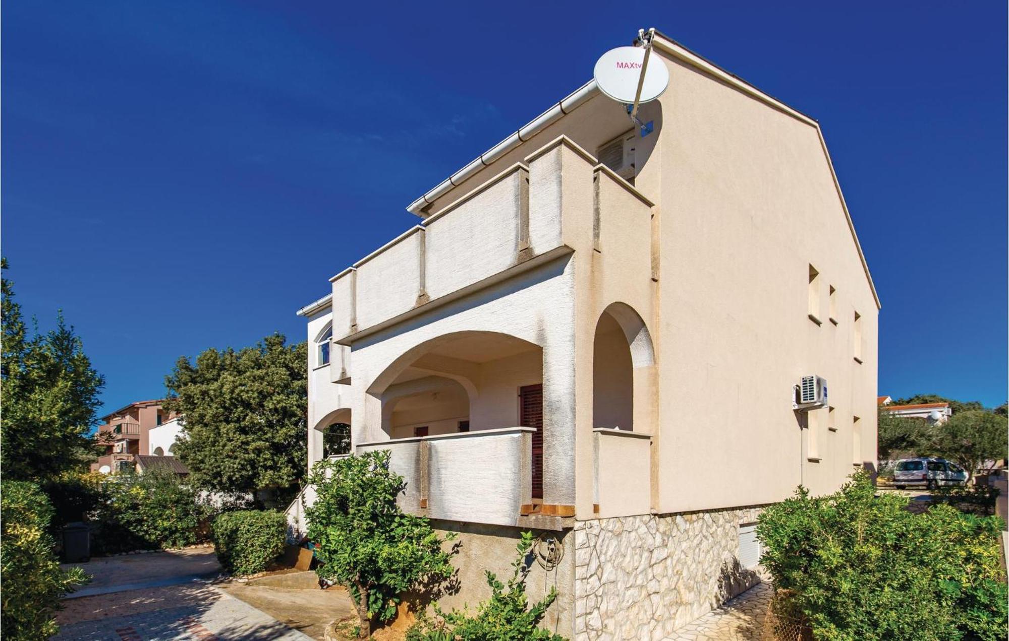 Lovely Apartment In Mandre With Wifi Bagian luar foto