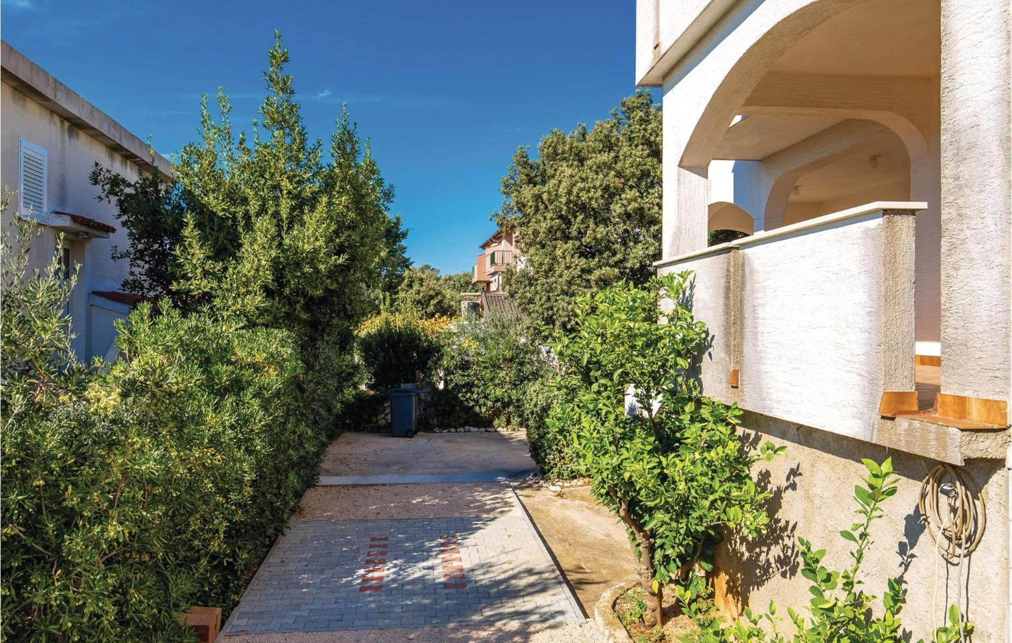 Lovely Apartment In Mandre With Wifi Bagian luar foto