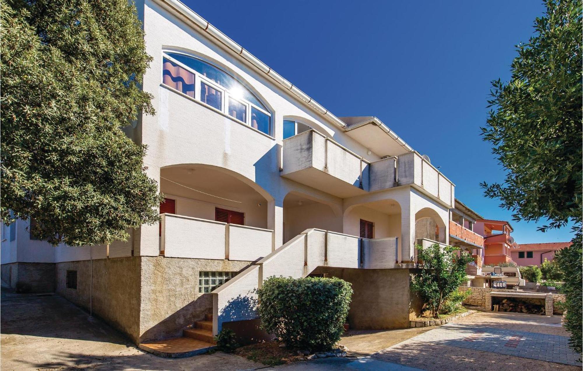 Lovely Apartment In Mandre With Wifi Bagian luar foto