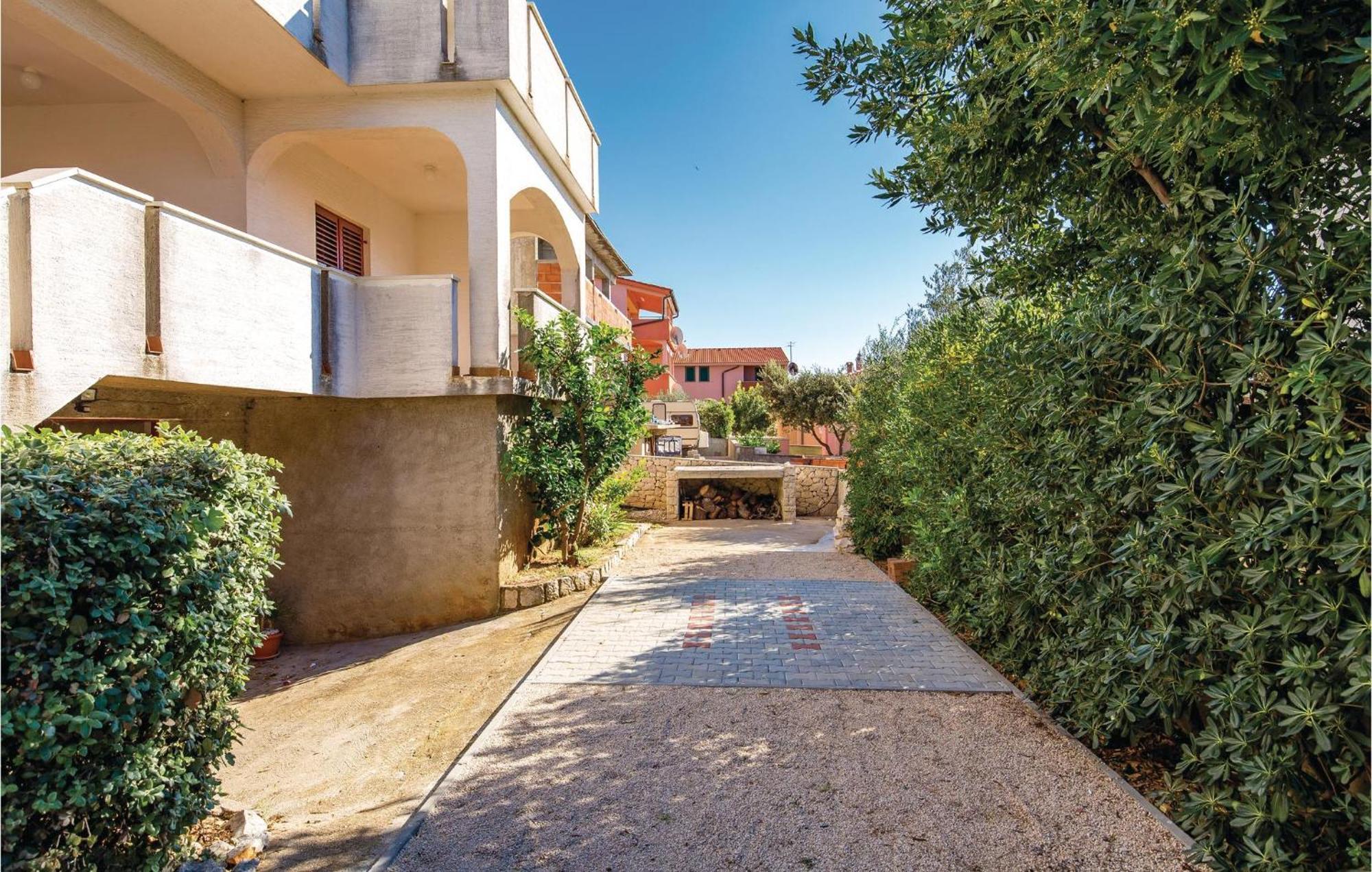 Lovely Apartment In Mandre With Wifi Bagian luar foto